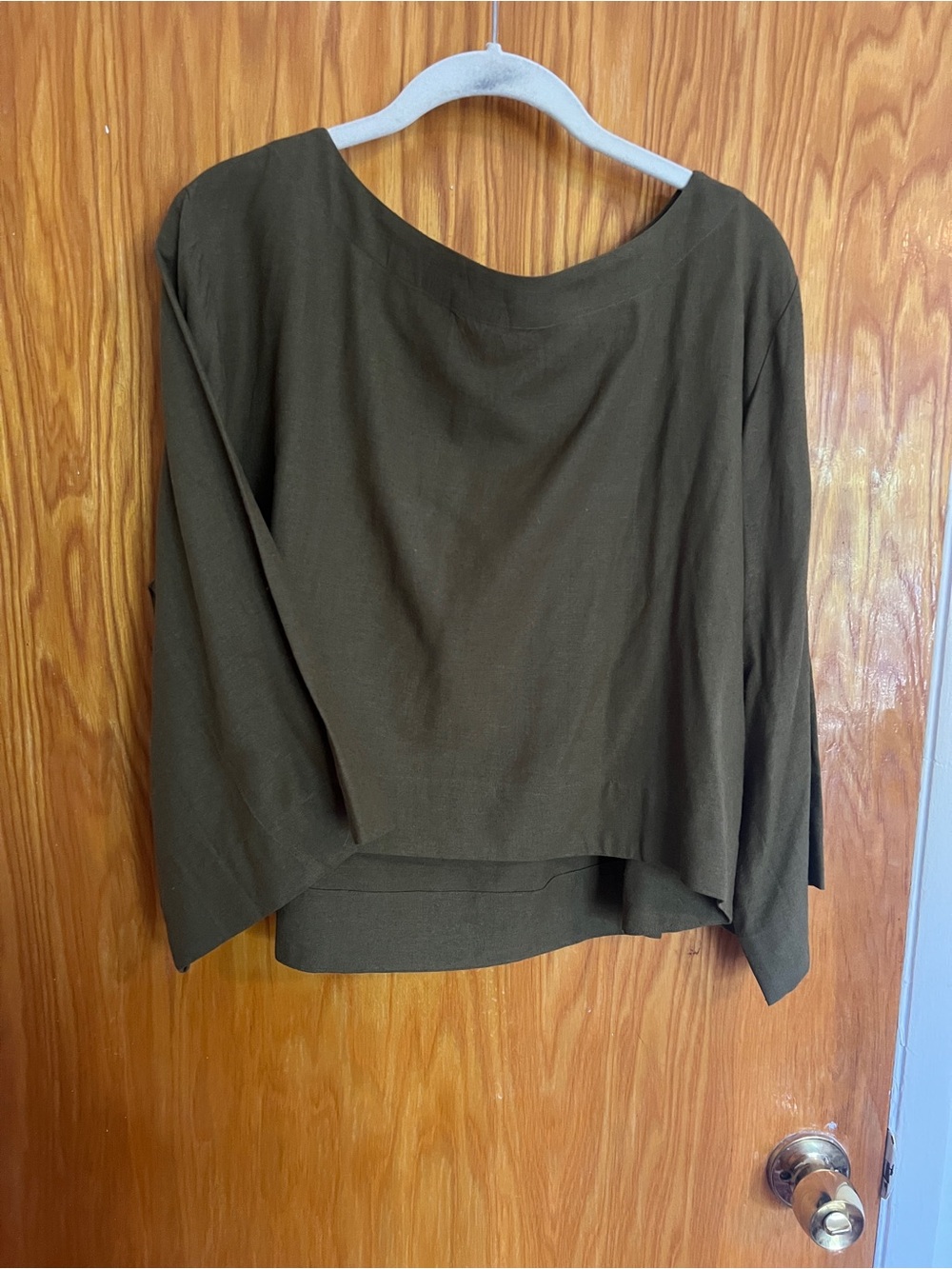 Laude the Label - Olive Silk Noil cropped longed sleeve